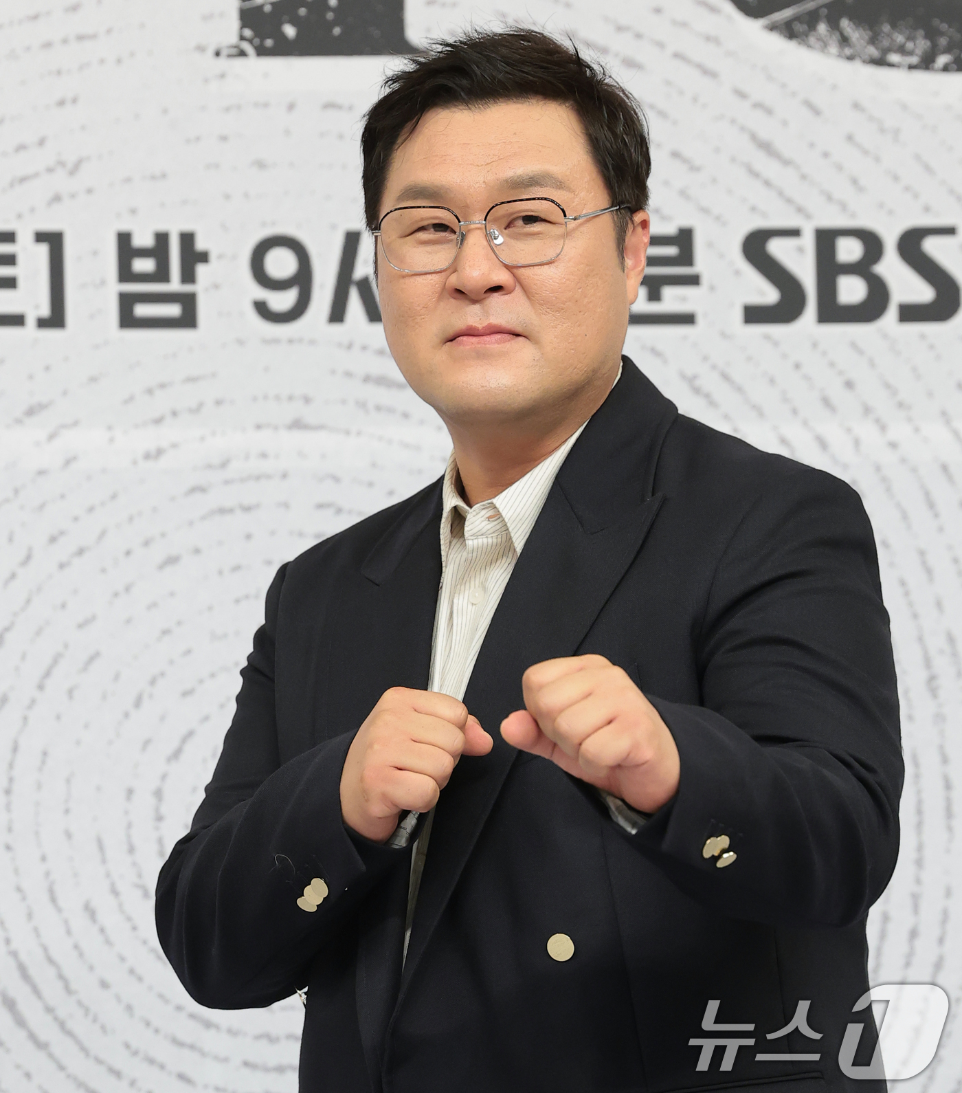 (서울=뉴스1) 권현진 기자 = 배우 윤경호가 25일 오후 서울 양천구 SBS 목동 사옥에서 열린 SBS 금토드라마 ‘김부장’(극본 남대중/연출 이승영) 제작발표회에 참석해 포즈를 …