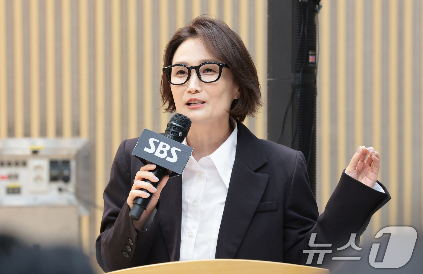 (서울=뉴스1) 권현진 기자 = 방송인 박경림이 25일 오후 서울 양천구 SBS 목동 사옥에서 열린 SBS 금토드라마 ‘김부장’(극본 남대중/연출 이승영) 제작발표회에 참석해 진행 …