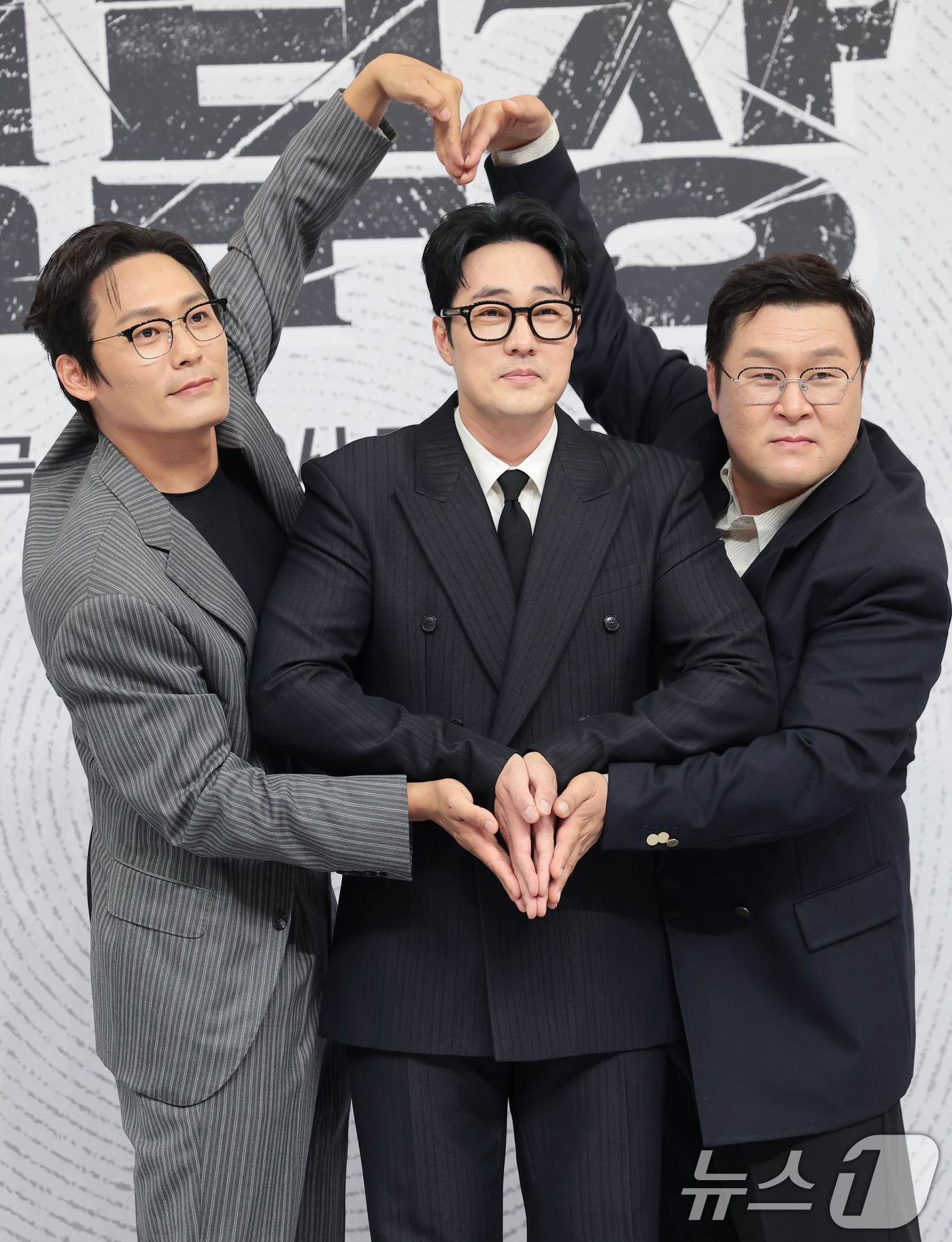 (서울=뉴스1) 권현진 기자 = 배우 최대훈(왼쪽부터)과 소지섭, 윤경호가 25일 오후 서울 양천구 SBS 목동 사옥에서 열린 SBS 금토드라마 ‘김부장’(극본 남대중/연출 이승영 …
