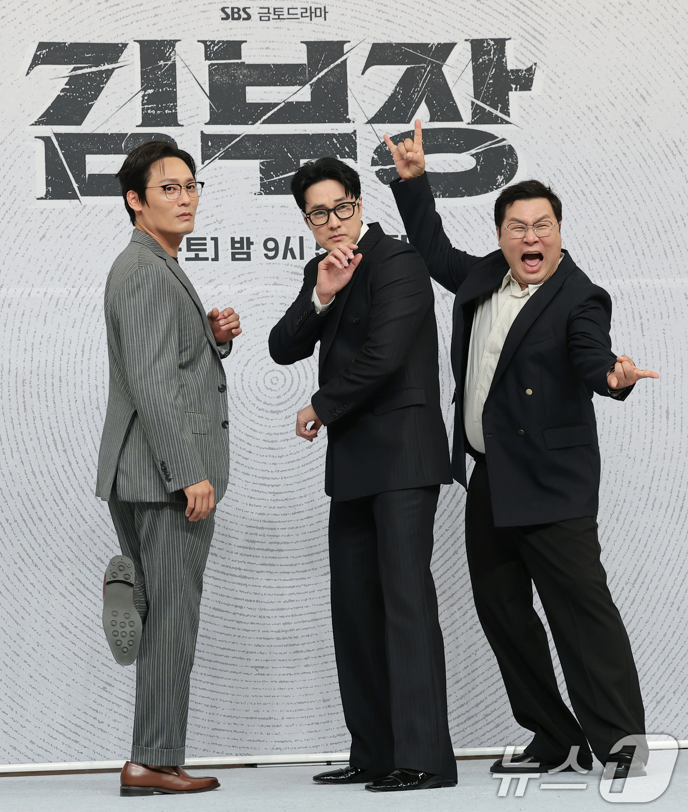 (서울=뉴스1) 권현진 기자 = 배우 최대훈(왼쪽부터)과 소지섭, 윤경호가 25일 오후 서울 양천구 SBS 목동 사옥에서 열린 SBS 금토드라마 ‘김부장’(극본 남대중/연출 이승영 …