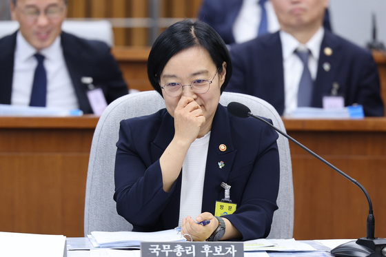 생각 잠긴 한성숙 총리 후보자