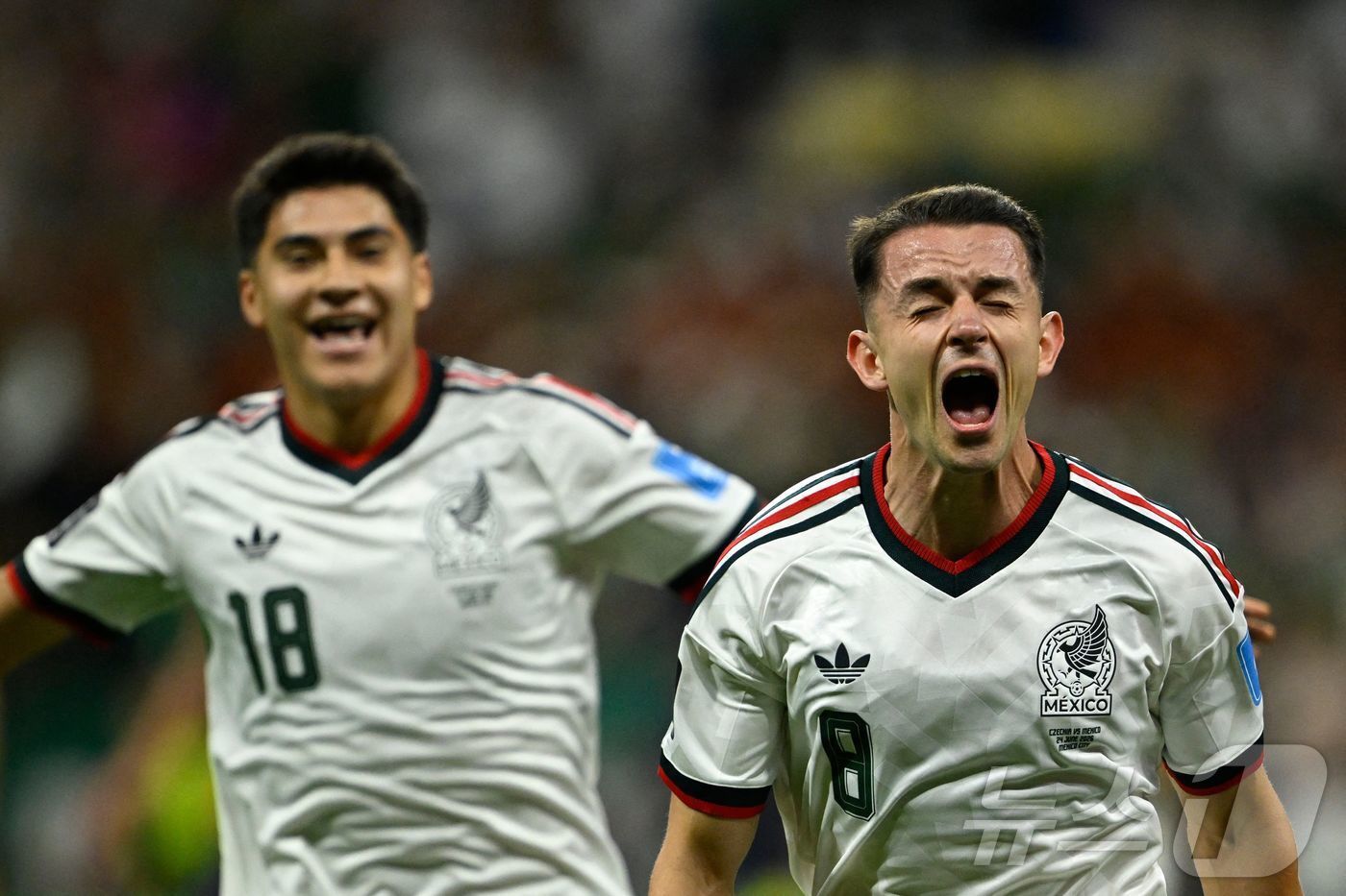 본문 이미지 - 멕시코는 25일(한국시간) 열린 2026 FIFA 북중미 월드컵 A조 조별리그 3차전에서 체코에 3-0으로 이겼다. ⓒ AFP=뉴스1