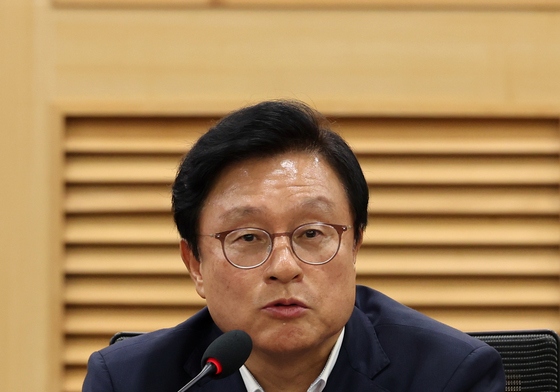 개회사하는 박형수 의원