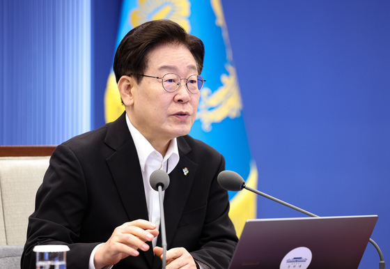 수석보좌관회의 발언하는 이재명 대통령