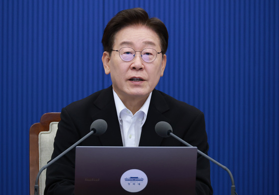 李대통령 "획기적 전략산업 다극화 필수…수도권-지방 윈윈 청사진 예정"