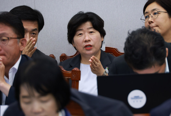 대화 나누는 박지영 사법제도비서관