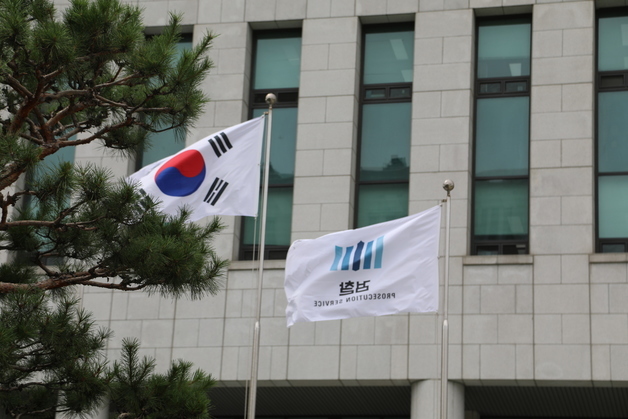 '보완수사권 존폐' 충돌…與 "檢 폐지 전 완성" 野 "피해자 안중 없나"