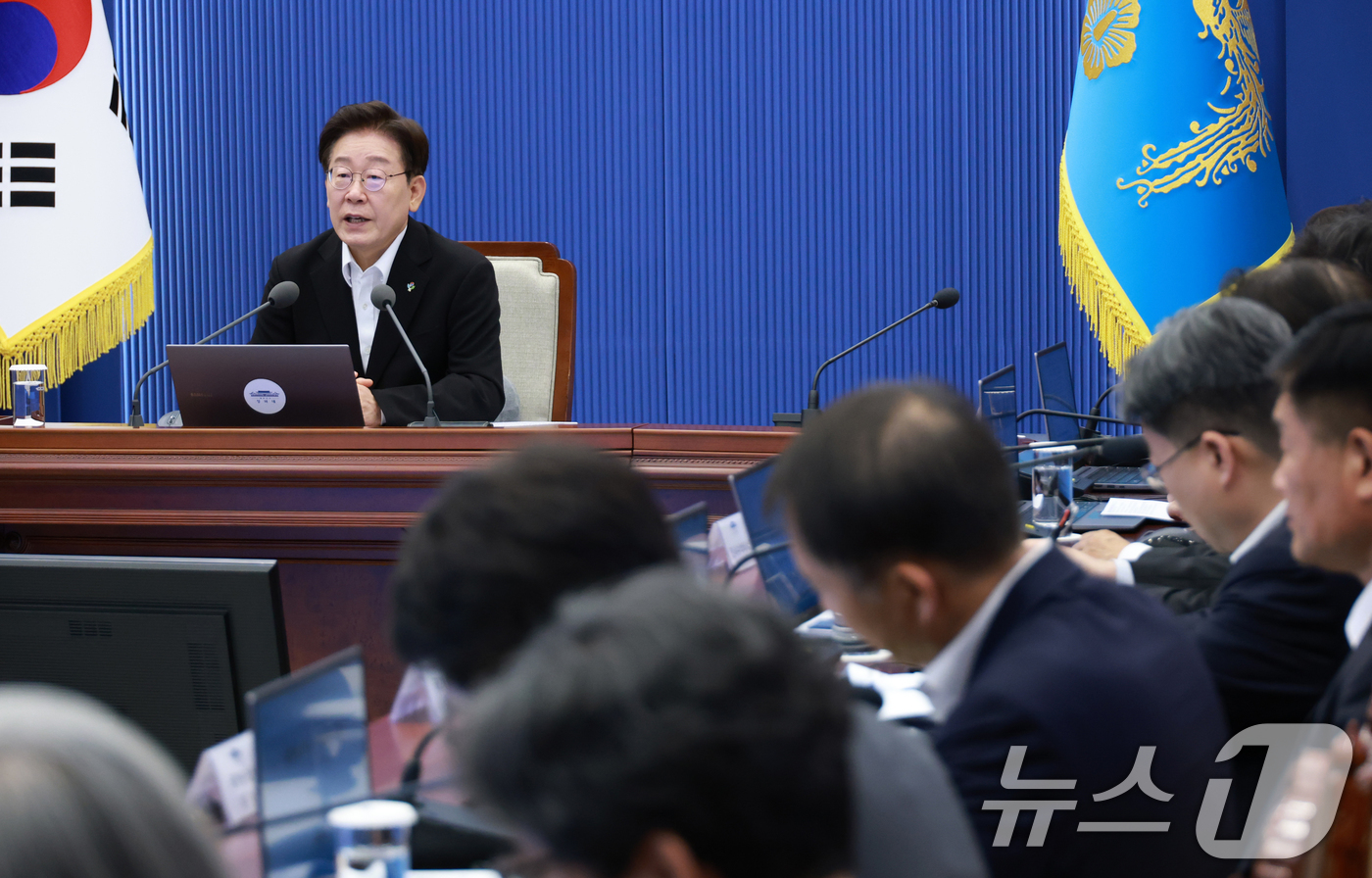 (서울=뉴스1) 허경 기자 = 이재명 대통령이 25일 청와대에서 열린 수석보좌관회의에서 발언하고 있다. 2026.6.25/뉴스1