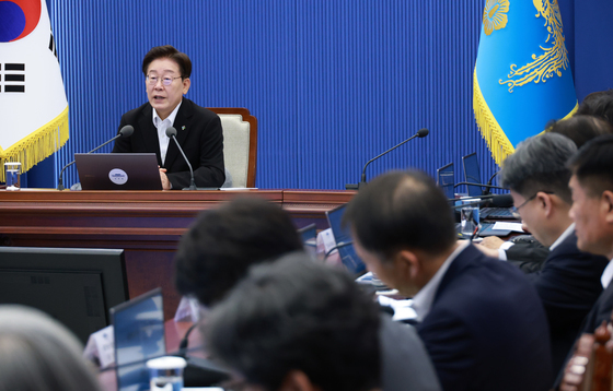 퇴직연금 점검 나선 李대통령…"안정성·수익률 높일 방안 논의해야"