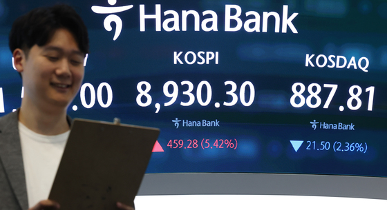 9000선 다가선 코스피…'마이크론 호실적' SK하닉 13% 급등[시황종합]