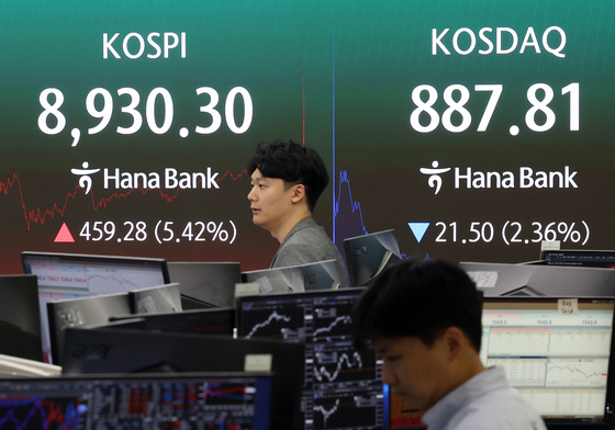 코스피·코스닥, 희비교차