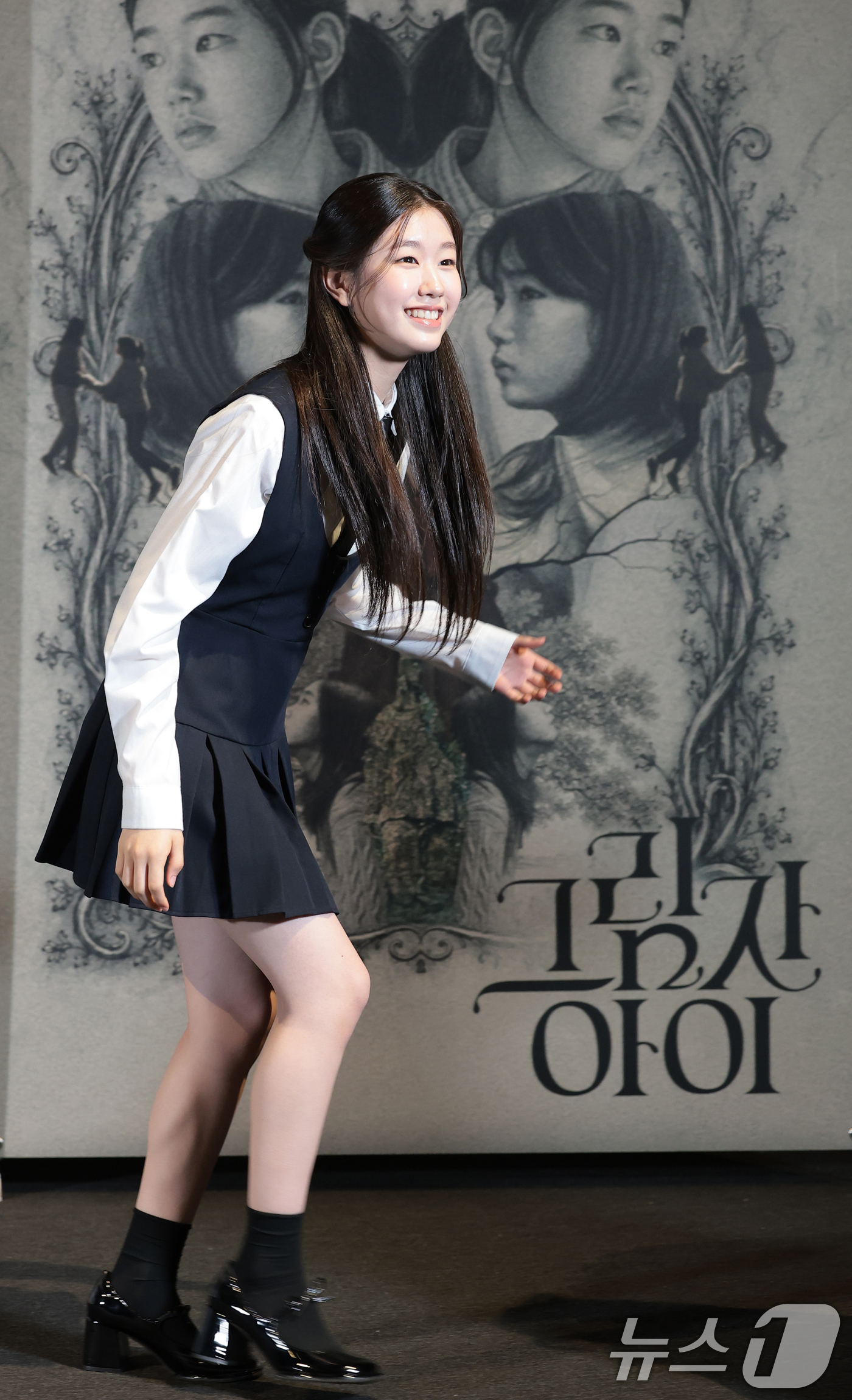 (서울=뉴스1) 권현진 기자 = 배우 박소이가 25일 서울 용산구 CGV용산아이파크몰에서 열린 영화 '그림자 아이' 언론시사회를 마친뒤 퇴장하고 있다.'그림자 아이'는 3년간 코마 …