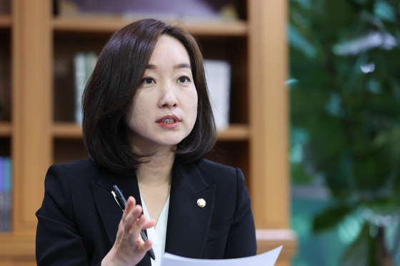 與, 'MBK 김병주 불기소' 보도에 "책임 묻지 않으면 누가 납득하나"