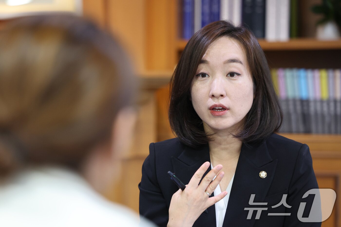 본문 이미지 - 전은수 더불어민주당 의원이 25일 서울 여의도 국회 의원회관에서 뉴스1과 인터뷰를 하고 있다. 2026.6.25 ⓒ 뉴스1 신웅수 기자