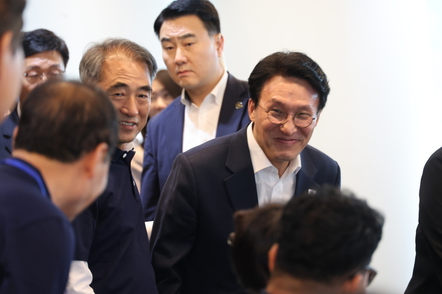 전북 달려간 정청래·김민석…檢보완수사권·지선 결과 놓고 신경전(종합)
