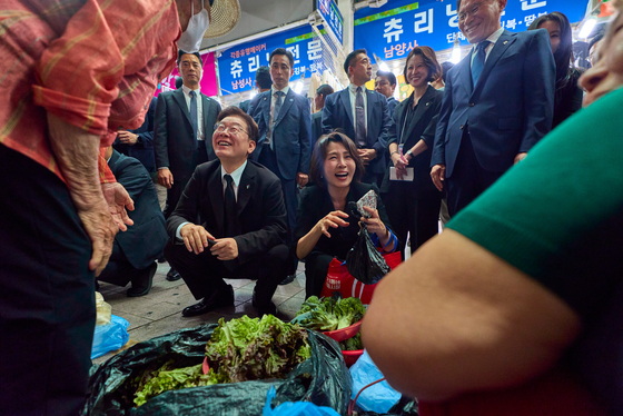 팔달문시장 방문한 이재명 대통령 부부