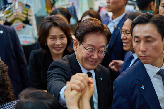 이재명 대통령, 팔달문시장 방문