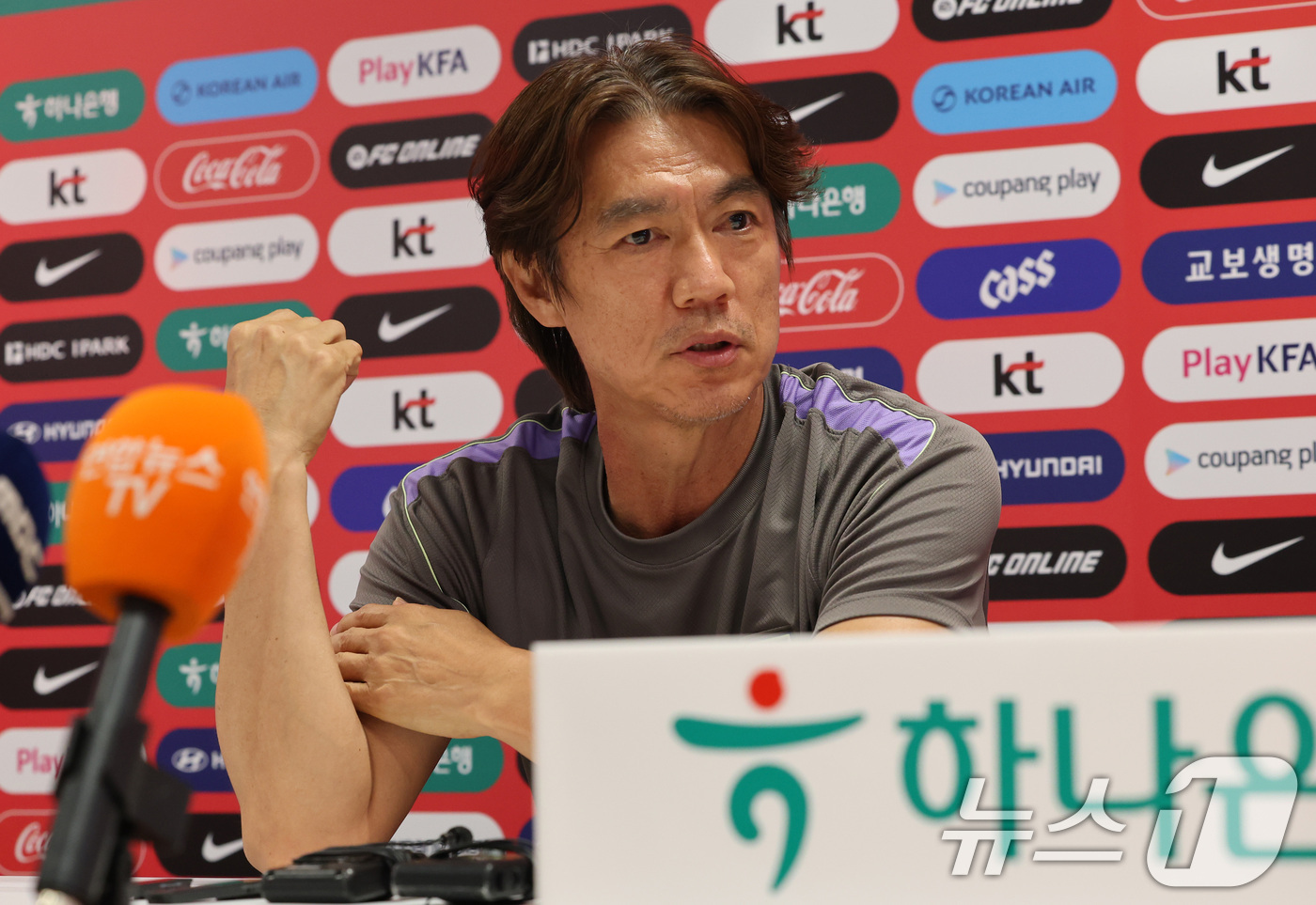 (과달라하라(멕시코)=뉴스1) 임세영 기자 = 홍명보 대한민국 축구국가대표팀 감독이 25일(현지시간) 멕시코 과달라하라 인근 대한민국 축구대표팀의 베이스캠프 훈련장인 사포판 치바스 …