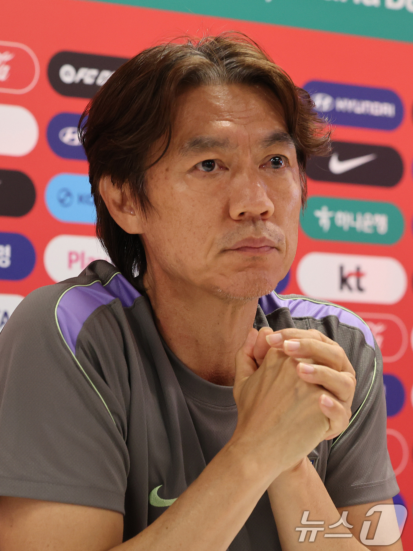 (과달라하라(멕시코)=뉴스1) 임세영 기자 = 홍명보 대한민국 축구국가대표팀 감독이 25일(현지시간) 멕시코 과달라하라 인근 대한민국 축구대표팀의 베이스캠프 훈련장인 사포판 치바스 …