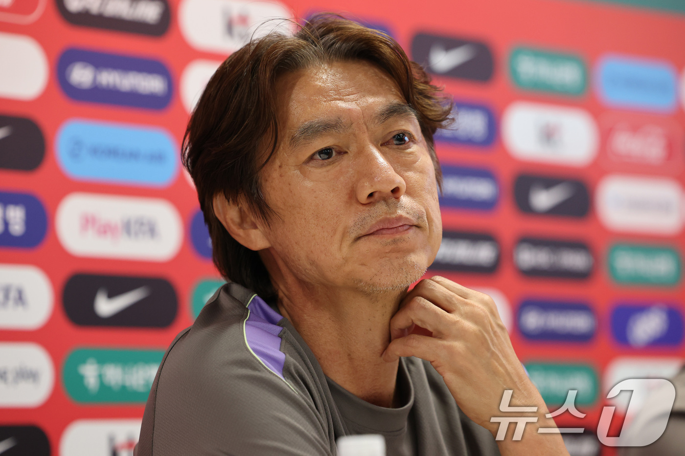 (과달라하라(멕시코)=뉴스1) 임세영 기자 = 홍명보 대한민국 축구국가대표팀 감독이 25일(현지시간) 멕시코 과달라하라 인근 대한민국 축구대표팀의 베이스캠프 훈련장인 사포판 치바스 …