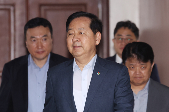 비상경제본부 회의 참석하는 구윤철 부총리