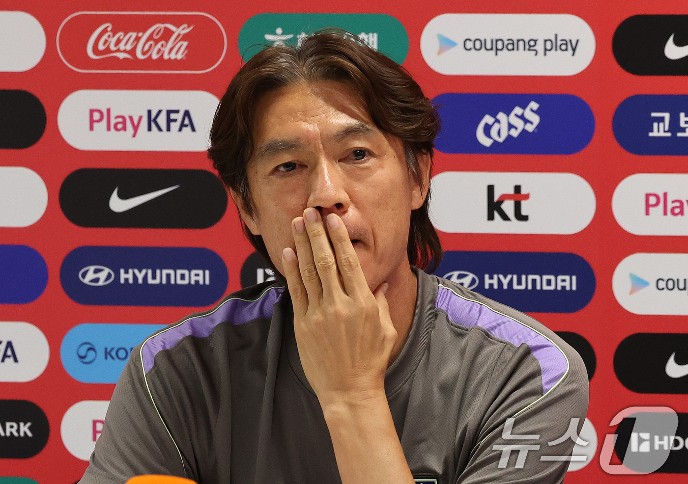(과달라하라(멕시코)=뉴스1) 임세영 기자 = 홍명보 대한민국 축구국가대표팀 감독이 25일(현지시간) 멕시코 과달라하라 인근 대한민국 축구대표팀의 베이스캠프 훈련장인 사포판 치바스 …