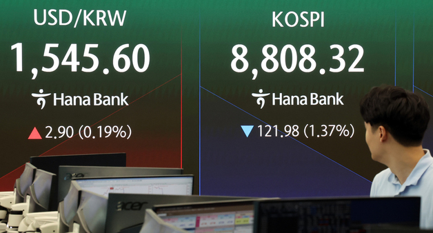 차익실현에 숨 고르는 삼전·SK하닉, 4%대 동반 약세 [핫종목]