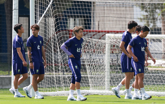 회복훈련 나선 대한민국 축구대표팀