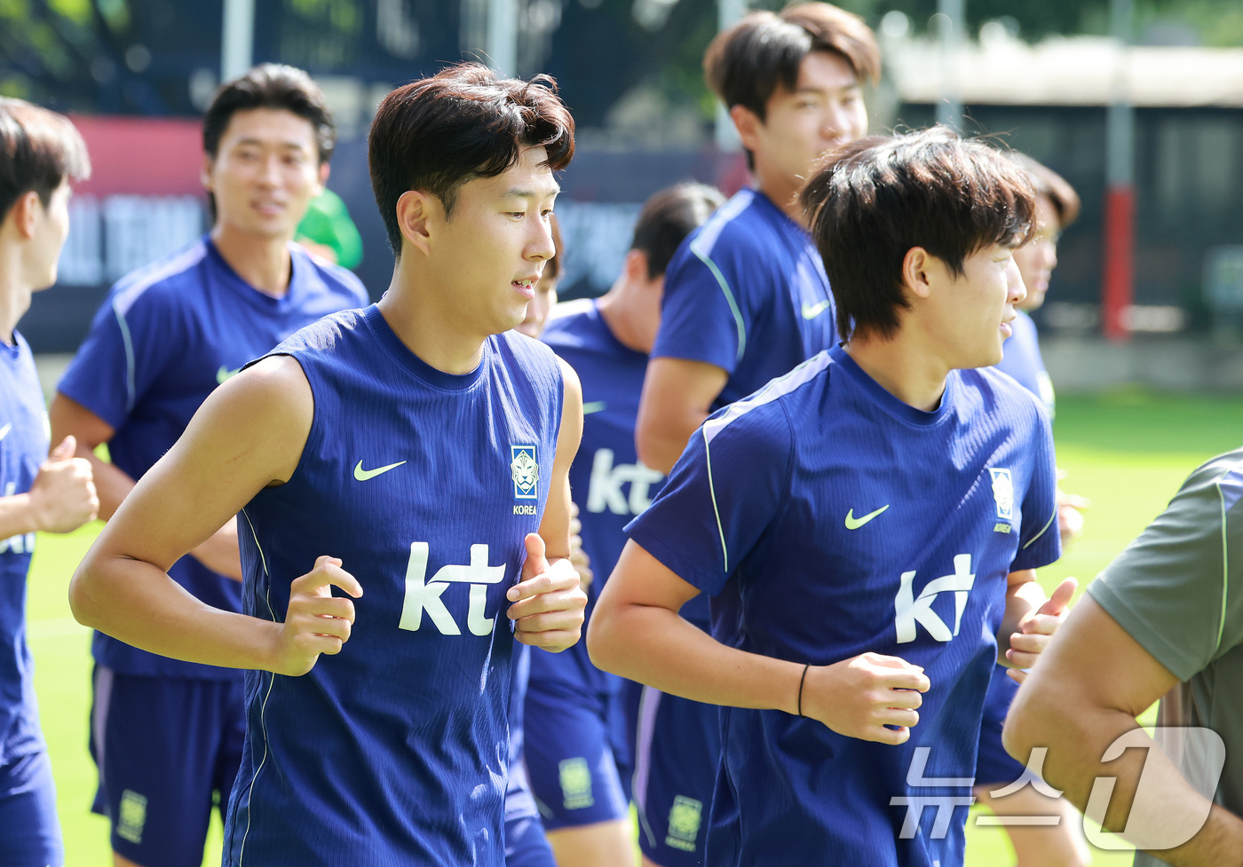 (과달라하라(멕시코)=뉴스1) 임세영 기자 = 대한민국 축구국가대표팀 손흥민을 비롯한 선수들이 25일(현지시간) 멕시코 과달라하라 인근 대한민국 축구대표팀의 베이스캠프 훈련장인 치 …