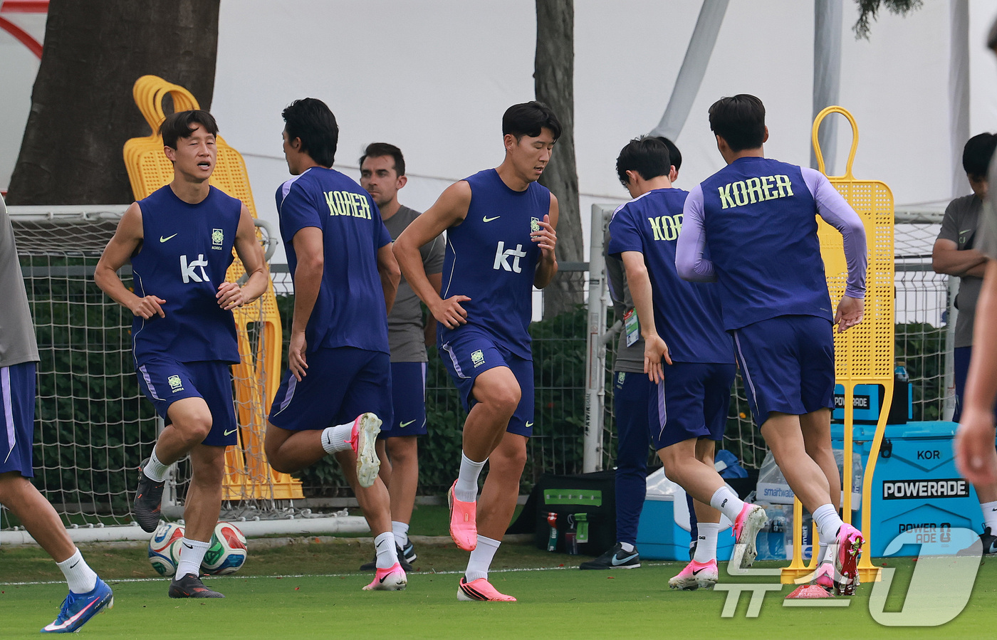 (과달라하라(멕시코)=뉴스1) 임세영 기자 = 대한민국 축구국가대표팀 손흥민을 비롯한 선수들이 25일(현지시간) 멕시코 과달라하라 인근 대한민국 축구대표팀의 베이스캠프 훈련장인 치 …
