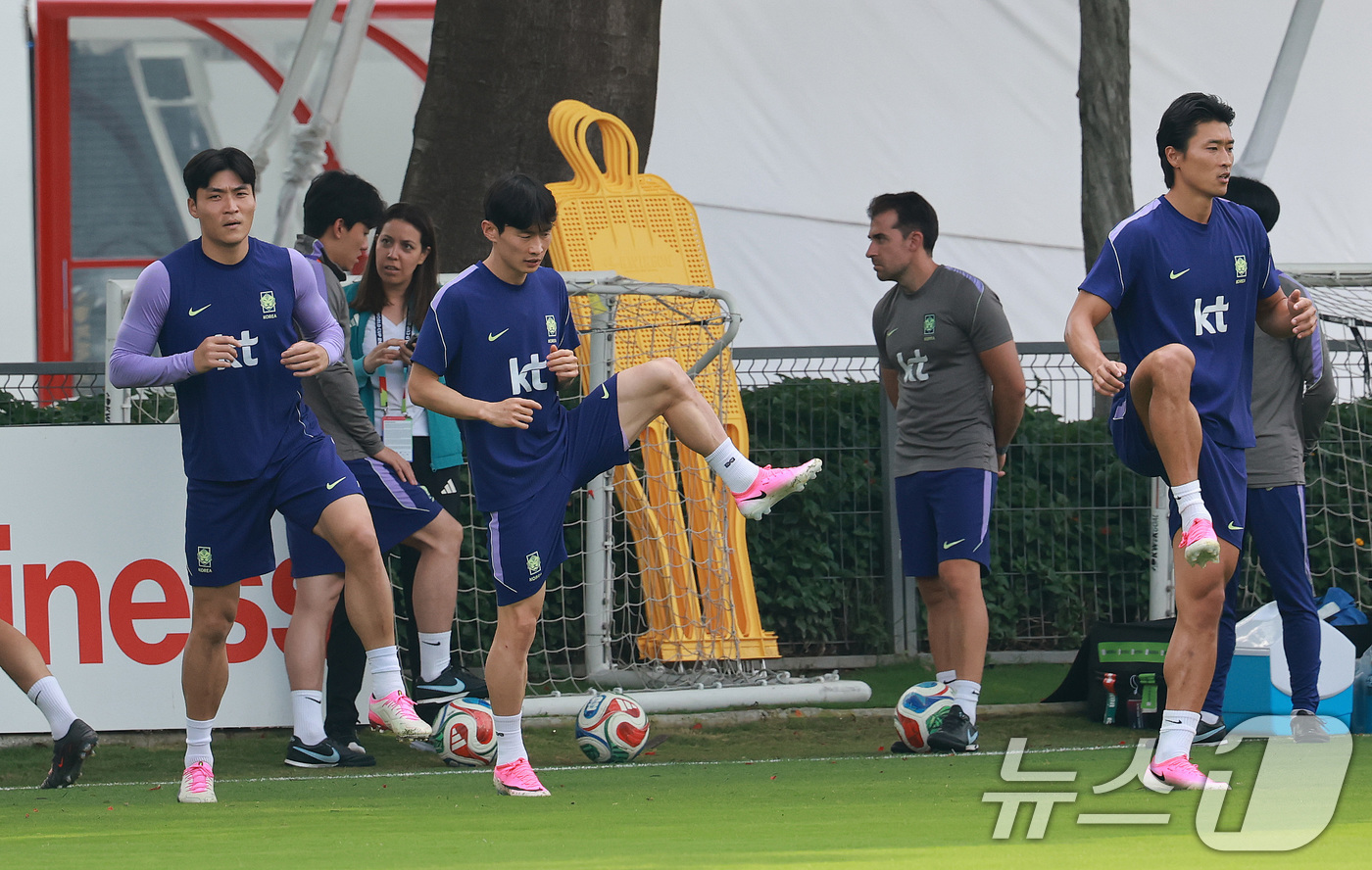 (과달라하라(멕시코)=뉴스1) 임세영 기자 = 대한민국 축구국가대표팀 조규성, 김문환, 박진섭 등이 25일(현지시간) 멕시코 과달라하라 인근 대한민국 축구대표팀의 베이스캠프 훈련장 …