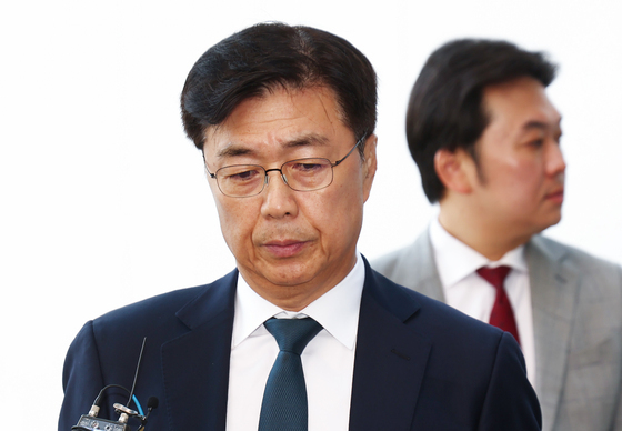 굳은 표정의 홍장원 전 국정원 1차장