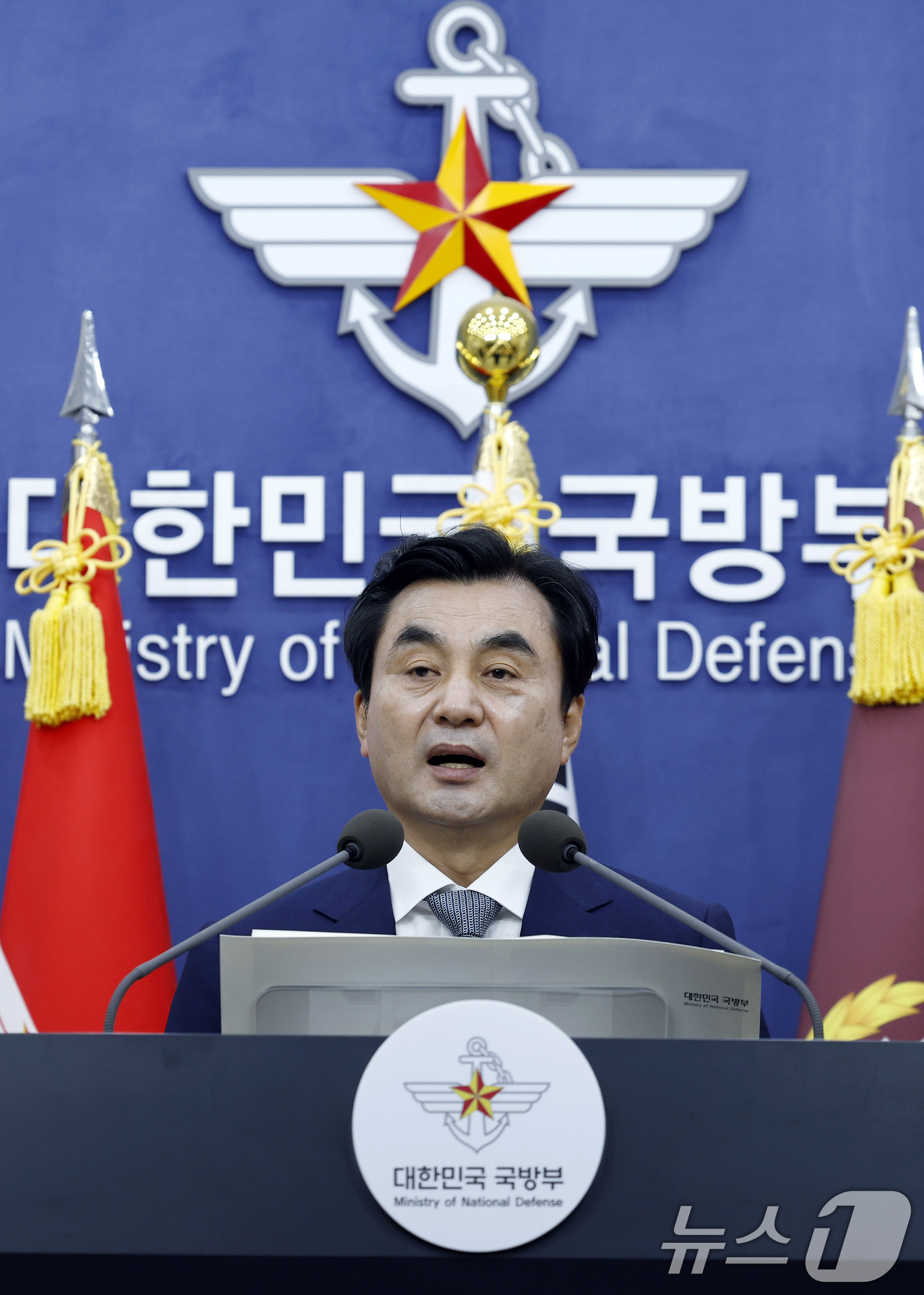 (서울=뉴스1) 박정호 기자 = 안규백 국방부 장관이 26일 오전 서울시 용산구 국방부 브리핑룸에서 드론작전사령부 개편 및  '국방 드론·대드론 발전 정책'을 발표하고 있다.  2 …