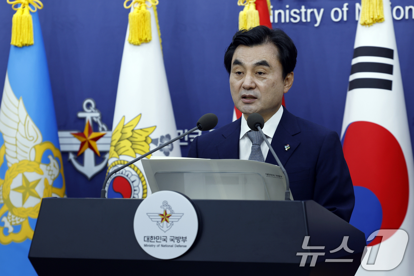 (서울=뉴스1) 박정호 기자 = 안규백 국방부 장관이 26일 오전 서울시 용산구 국방부 브리핑룸에서 드론작전사령부 개편 및  '국방 드론·대드론 발전 정책'을 발표하고 있다.국방부 …
