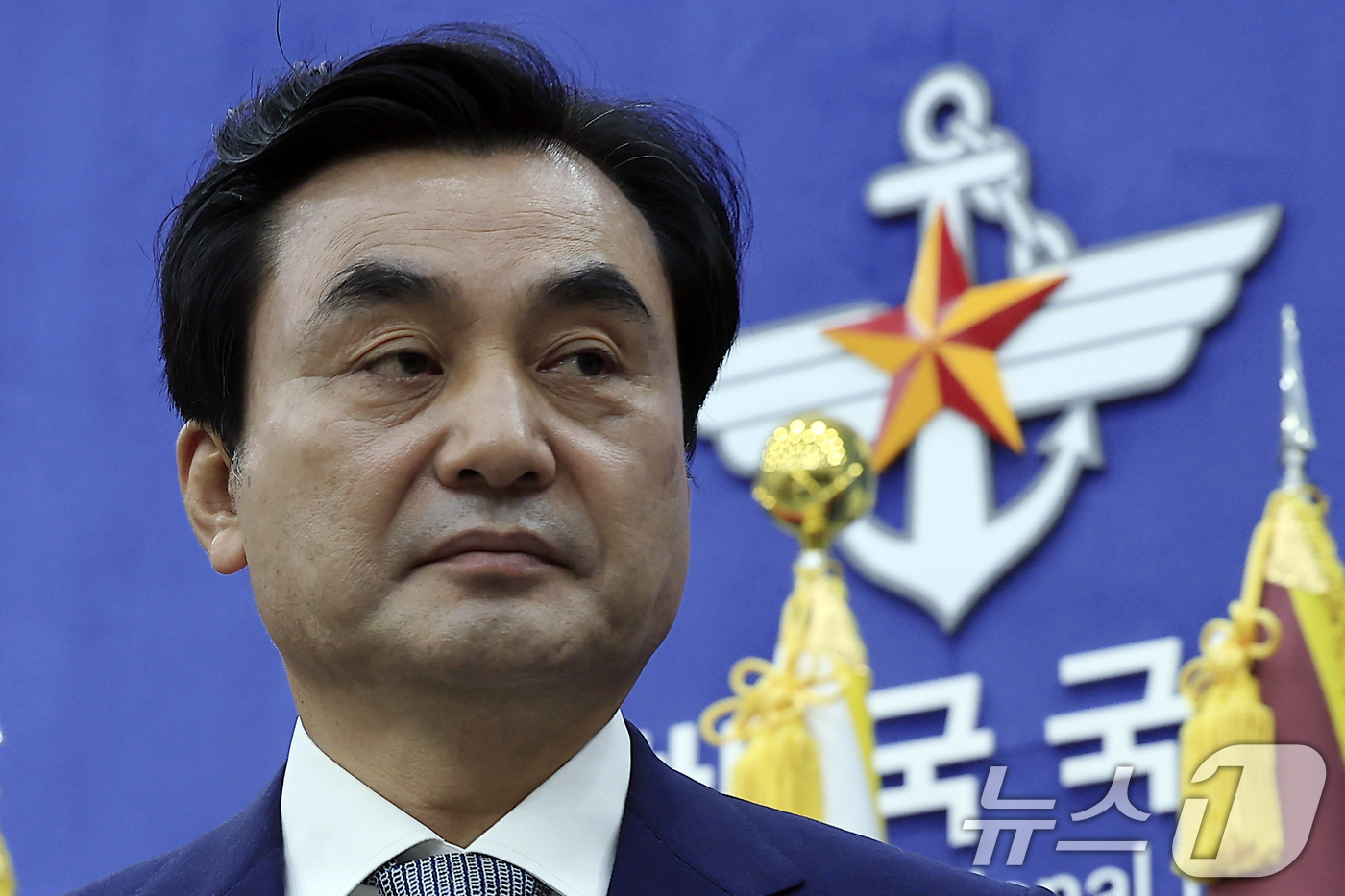 (서울=뉴스1) 박정호 기자 = 안규백 국방부 장관이 26일 오전 서울시 용산구 국방부 브리핑룸에서 드론작전사령부 개편 및  '국방 드론·대드론 발전 정책' 발표를 마친 뒤 이석하 …