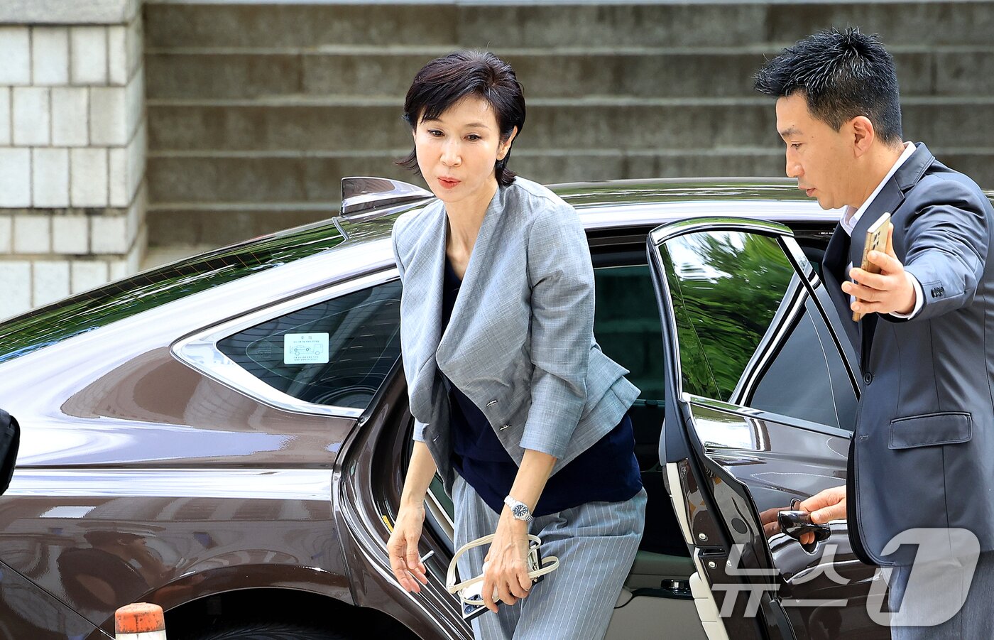 본문 이미지 - 노소영 아트센터 나비 관장이 26일 서울 서초구 서울고등법원에서 열린 파기환송심 2차 변론에 출석하고 있다. 2026.6.26 ⓒ 뉴스1 이호윤 기자