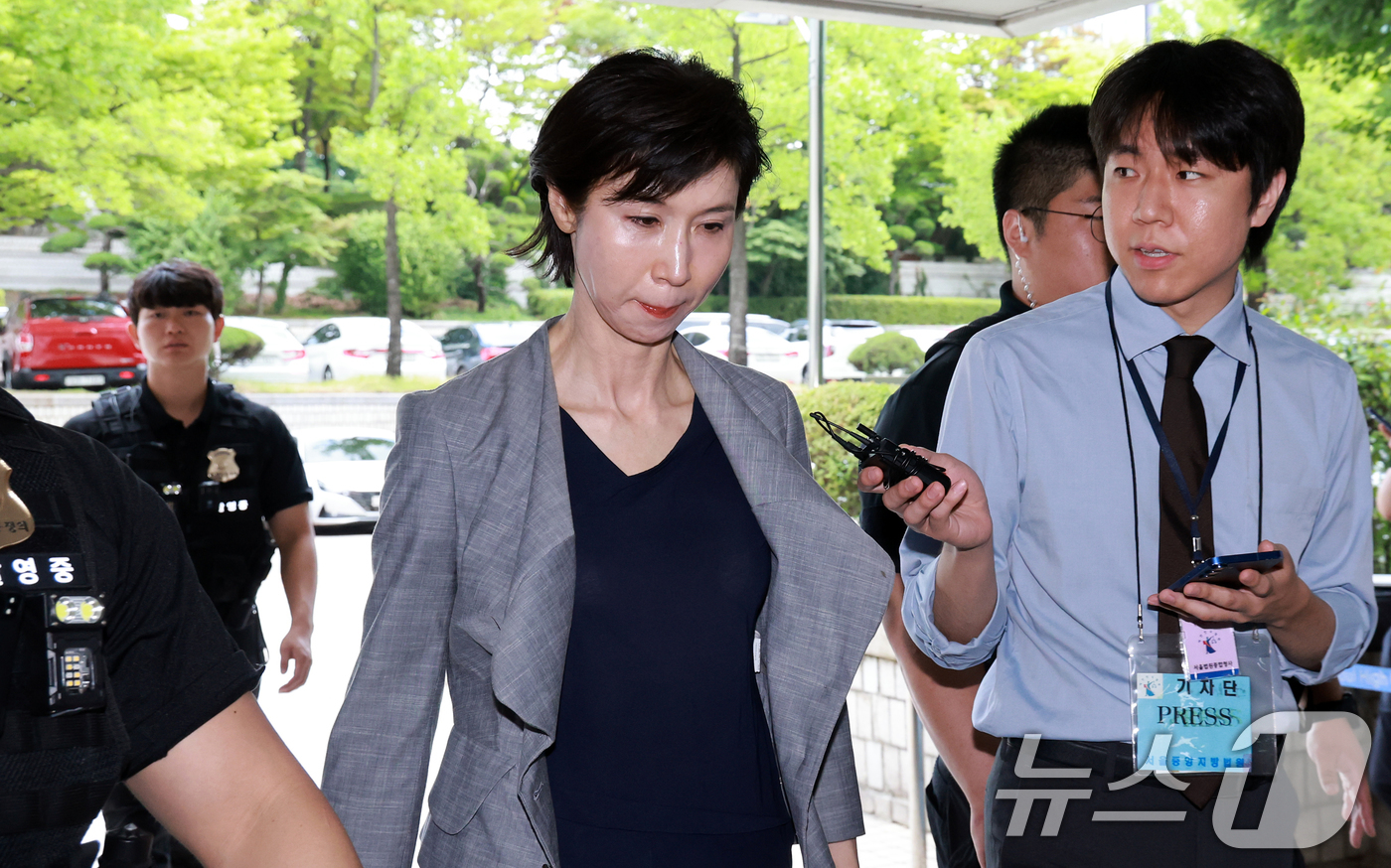 (서울=뉴스1) 이호윤 기자 = 노소영 아트센터 나비 관장이 26일 서울 서초구 서울고등법원에서 열린 파기환송심 2차 변론에 출석하고 있다. 2026.6.26/뉴스1
