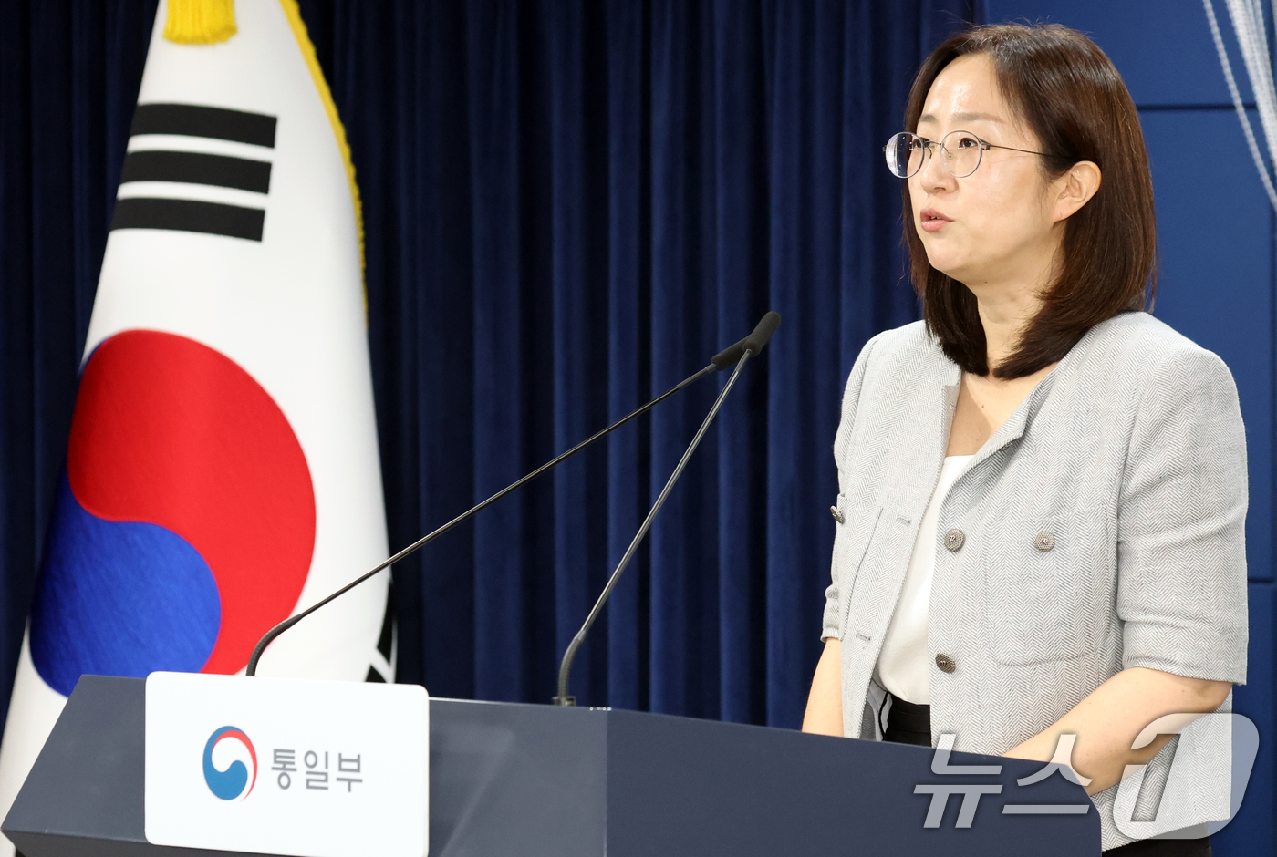 (서울=뉴스1) 김명섭 기자 = 장윤정 통일부 부대변인이 26일 서울 종로구 세종대로 정부서울청사에서 정례브리핑을 하고 있다. 2026.6.26/뉴스1