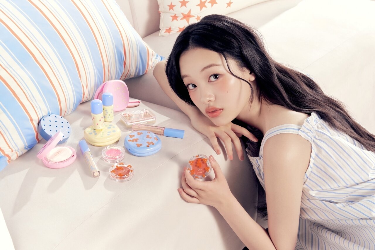 본문 이미지 - 루나 핀카 컬래버 한정 컬러로 감성 메이크업 완성(애경산업 제공)
