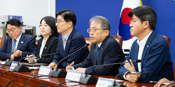 모두 발언하는 송기헌 민주당 선거제도 개혁 TF 단장