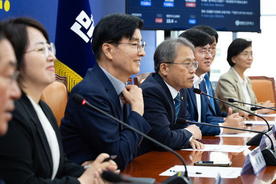 모두 발언하는 송기헌 민주당 선거제도 개혁 TF 단장