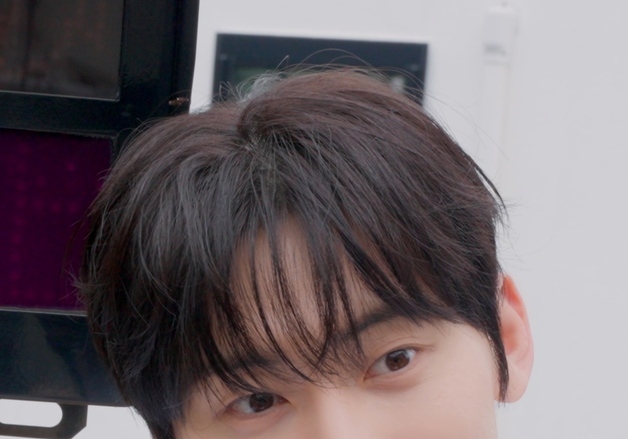 황민현, 사진전 개최…시선 따라 걷는 도쿄·가마쿠라 여행 감성
