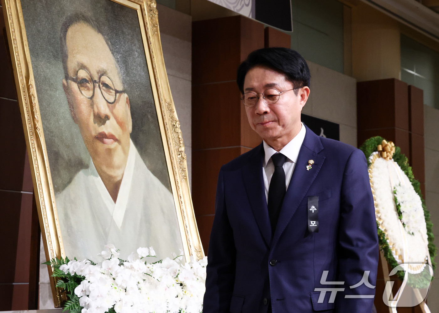 (서울=뉴스1) 최지환 기자 = 조정식 국회의장이 26일 서울 용산구 백범김구기념관에서 열린 백범 김구 선생 제77주기 추모식에서 헌화를 마치고 이동하고 있다. 2026.6.26/ …
