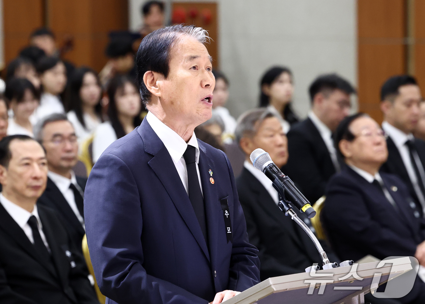 (서울=뉴스1) 최지환 기자 = 권오을 국가보훈부 장관이 26일 서울 용산구 백범김구기념관에서 열린 백범 김구 선생 제77주기 추모식에서 추모사를 하고 있다. 2026.6.26/뉴 …