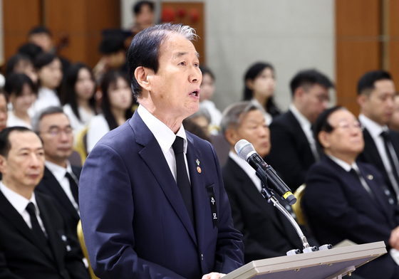 백범 77주기 추모식 추모사하는 권오을 보훈부 장관