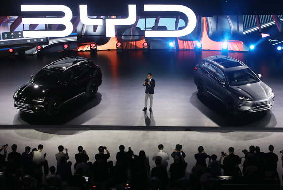 토요타·BYD '가성비 PHEV' 시장 연다…'완속 충전' 불가 단점 보완