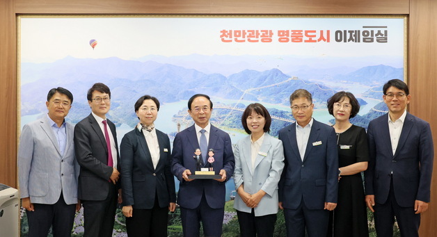 임실군 불명예 씻은 심민 군수 퇴임…무소속으로 내리 3선