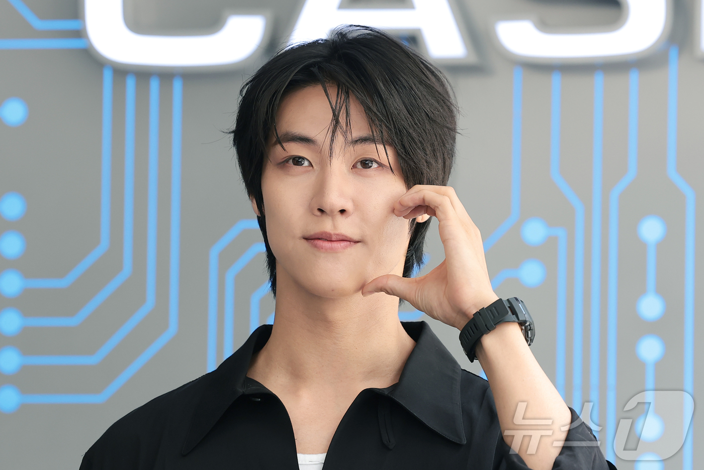 (서울=뉴스1) 권현진 기자 = 엔플라잉 이승협이 26일 서울 강남구 카시오 스토어 도산에서 열린 시계 브랜드 '카시오(CASIO)' 플래그십 스토어 오픈 1주년 기념 행사에 참석 …