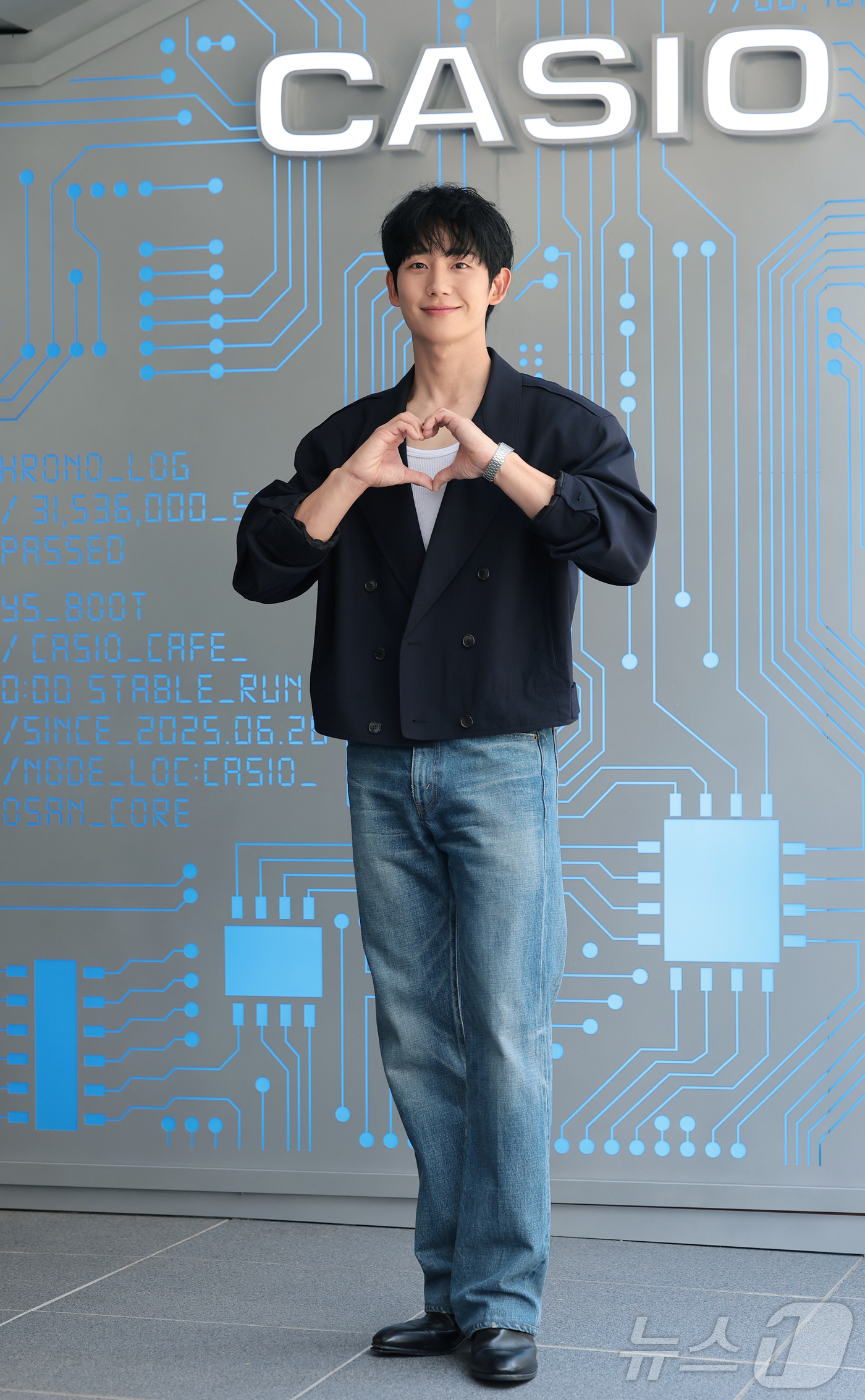 (서울=뉴스1) 권현진 기자 = 배우 정해인이 26일 서울 강남구 카시오 스토어 도산에서 열린 시계 브랜드 '카시오(CASIO)' 플래그십 스토어 오픈 1주년 기념 행사에 참석해 …
