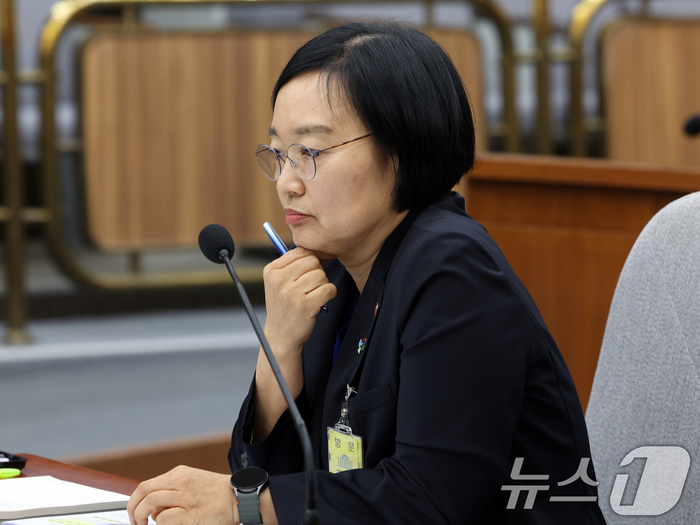 (서울=뉴스1) 황기선 기자 = 한성숙 국무총리 후보자가 26일 오전 서울 여의도 국회에서 열린 인사청문회에서 생각에 잠겨 있다. 2026.6.26/뉴스1